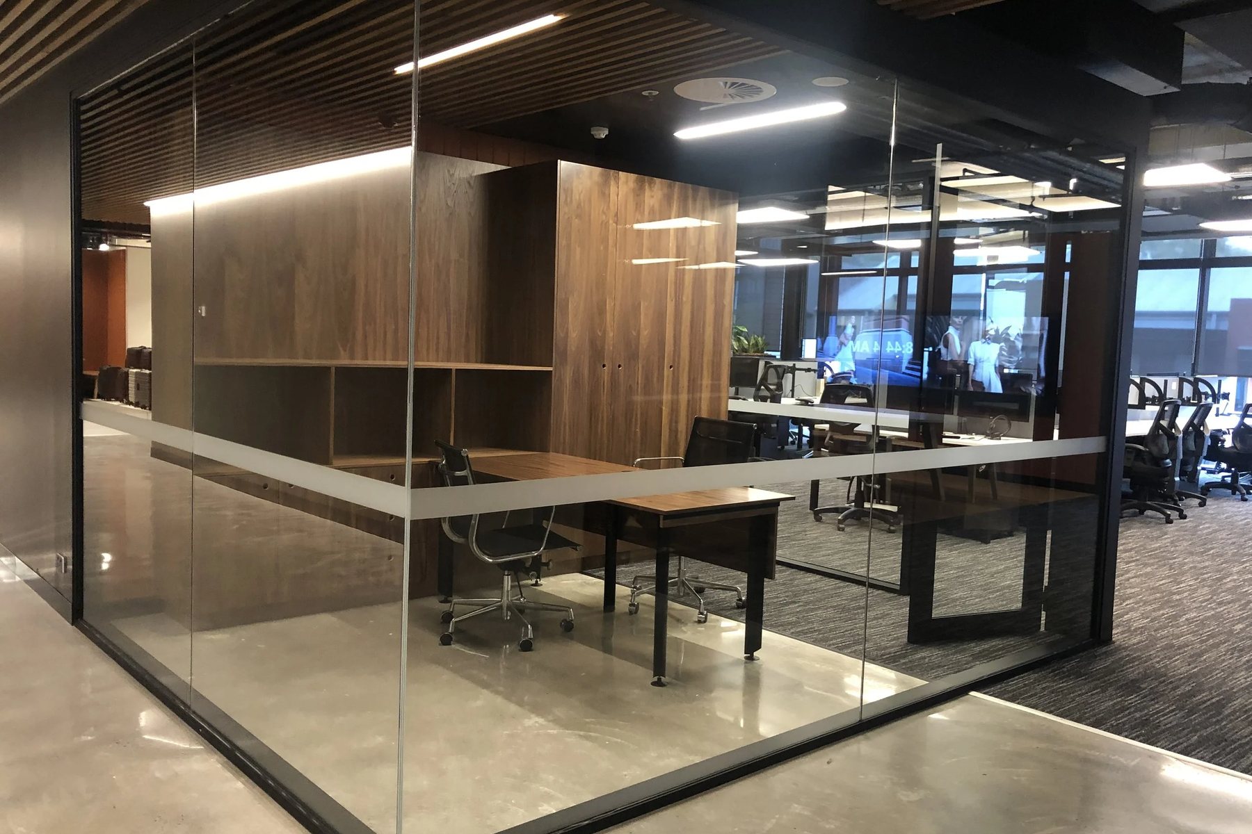Glazed meeting room enclosed with aluminium-framed glass panels